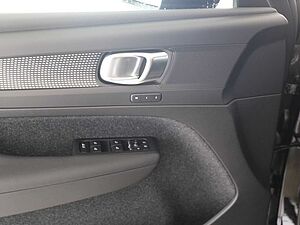 Volvo  Autom. B3 Core CONNECT|el. SITZE|19'ALU|LED|
