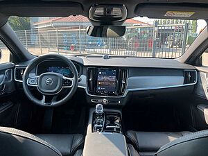 Volvo  Recharge T6 Ultra Dark ||LUFT|AHK|B&W|PANO||