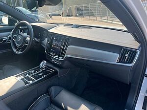 Volvo  Recharge T6 Ultra Dark ||LUFT|AHK|B&W|PANO||