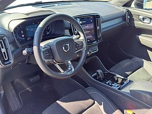 Volvo  B4 2WD Plus Dark 20'|AHK|360CAM|CONNECT