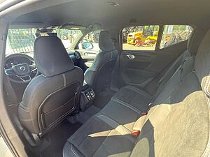 Volvo  B4 2WD Plus Dark 20'|AHK|360CAM|CONNECT