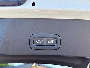 Volvo  B4 2WD Plus Dark 20'|AHK|360CAM|CONNECT