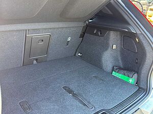 Volvo  B4 2WD Plus Dark 20'|AHK|360CAM|CONNECT