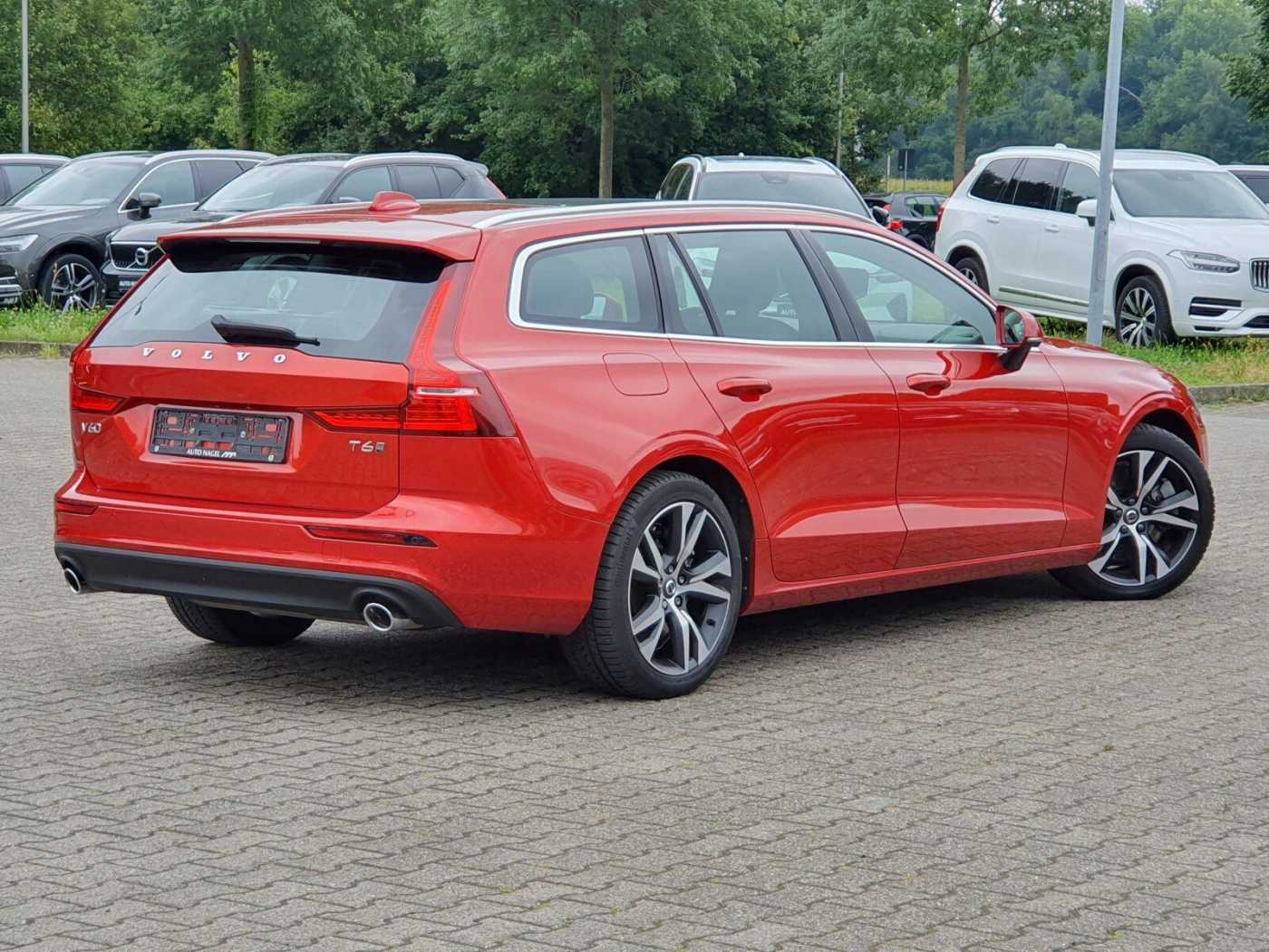 Volvo  T6 Twin Engine AWD Momentum Pro Navi/SHD/LED