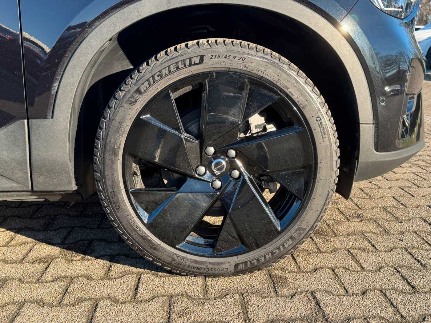 Volvo  Single Motor Extended Range Plus Black Edit