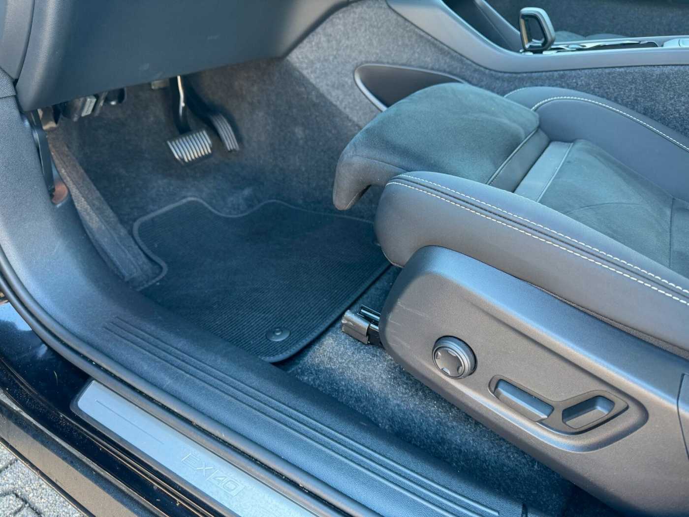 Volvo  Single Motor Extended Range Plus Black Edit