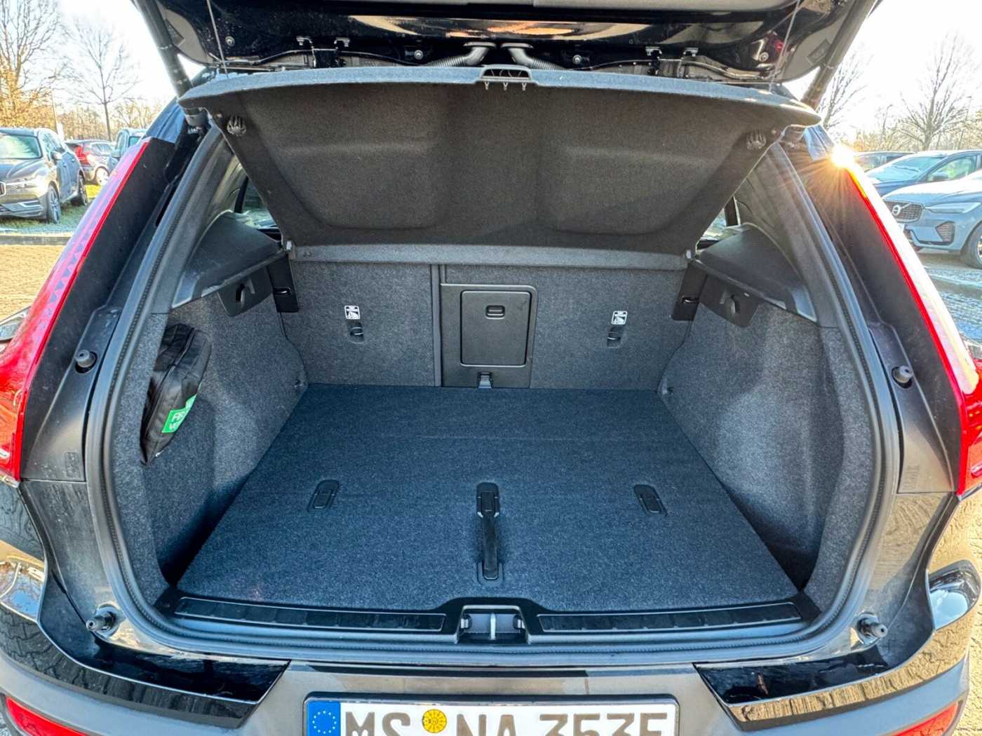 Volvo  Single Motor Extended Range Plus Black Edit