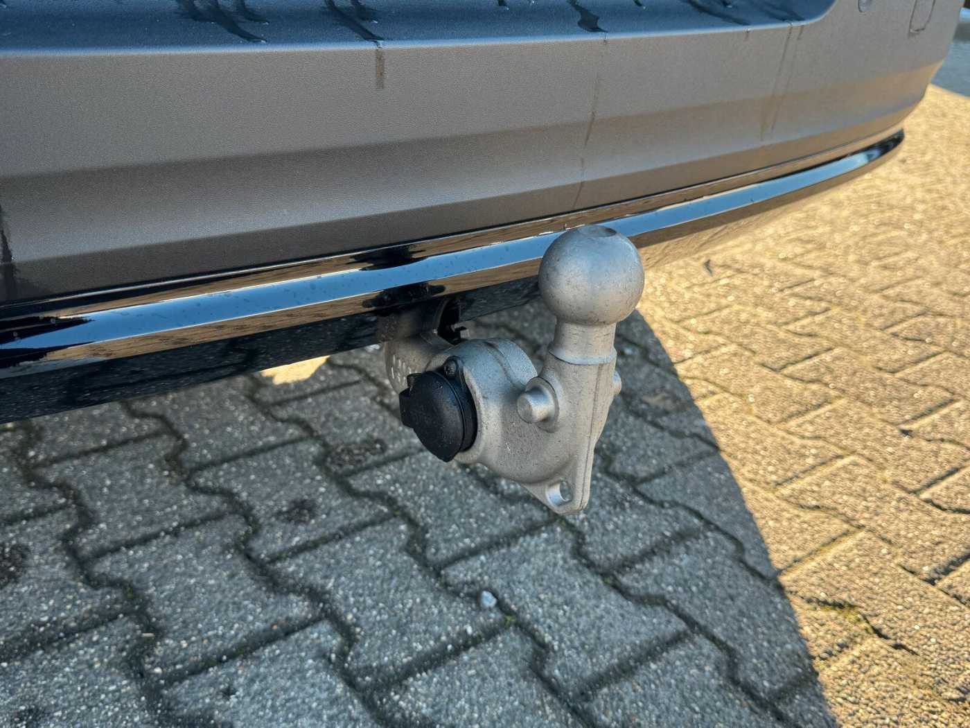 Volvo  Single Motor Extended Range Plus Black Edit