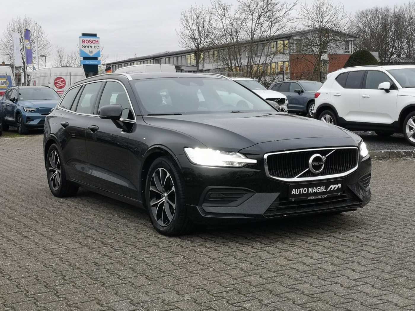 Volvo  D3 Autom. Momentum Pro PANO