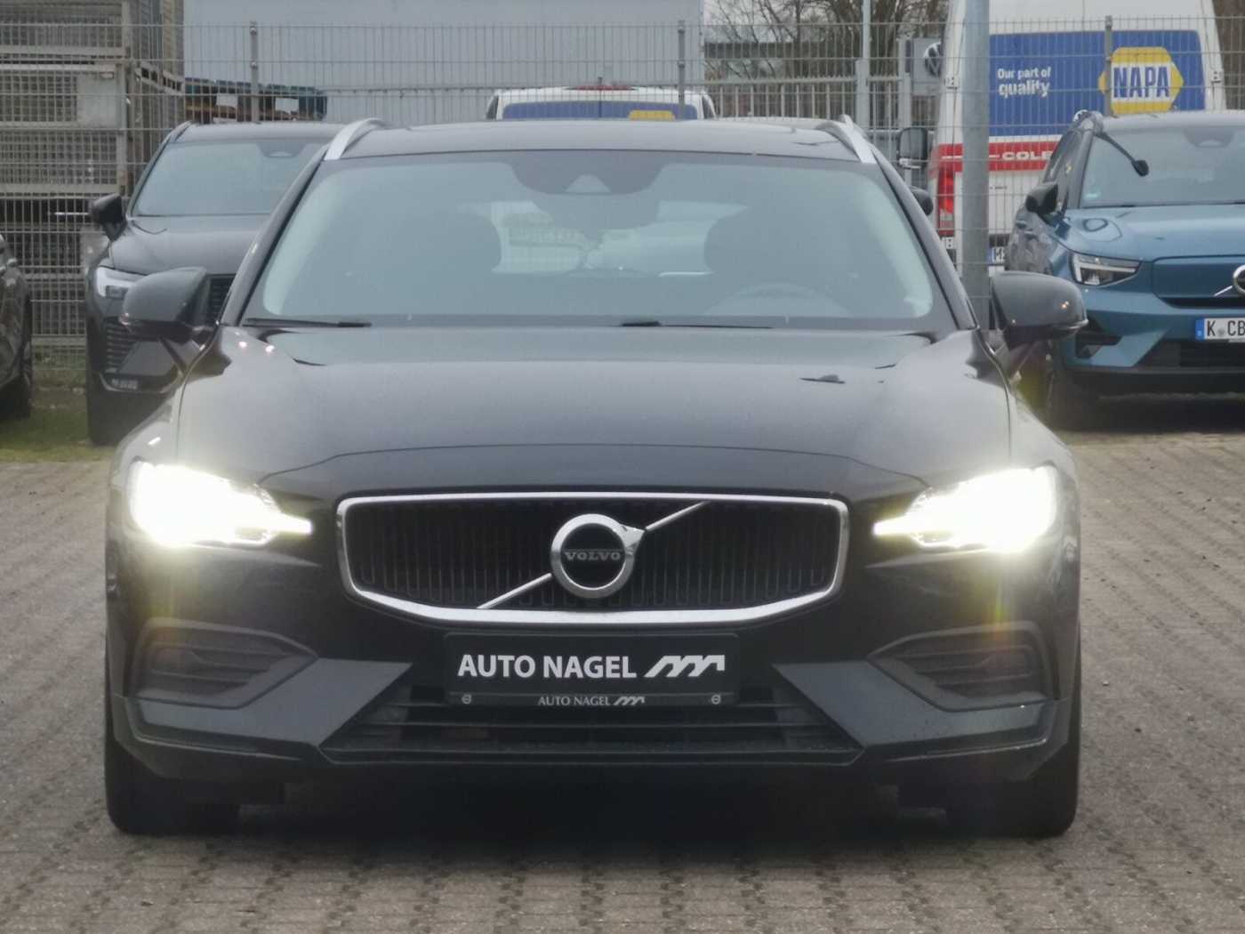 Volvo  D3 Autom. Momentum Pro PANO