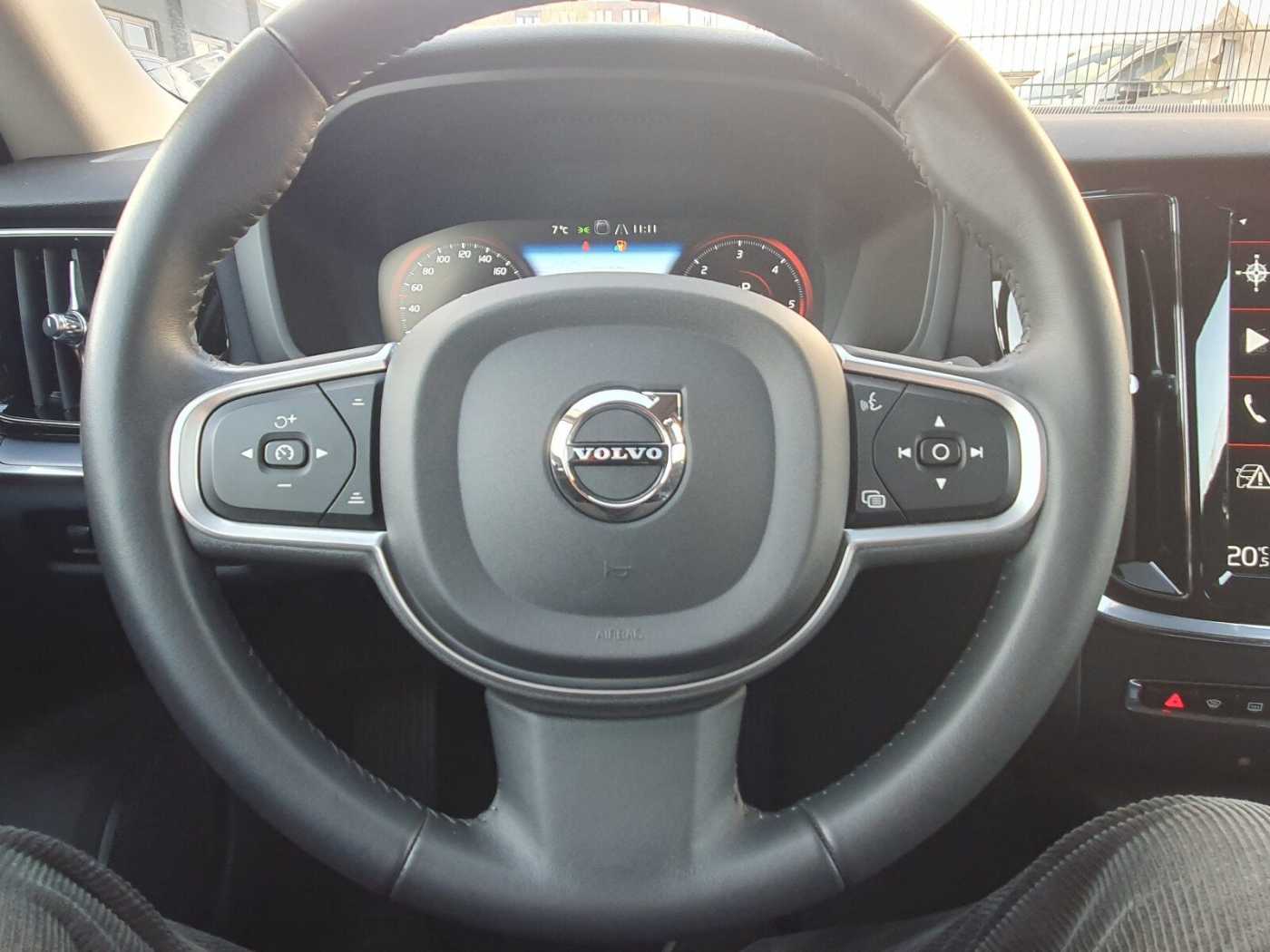 Volvo  D4 Momentum Pro Navi/Keyless-Start/Autom/LED