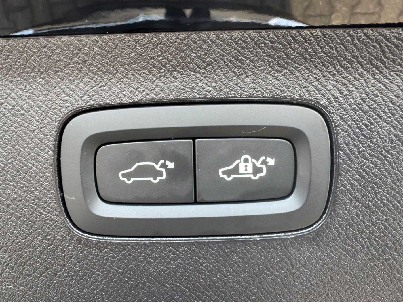 Volvo  Recharge T8 Plus Bright PANO