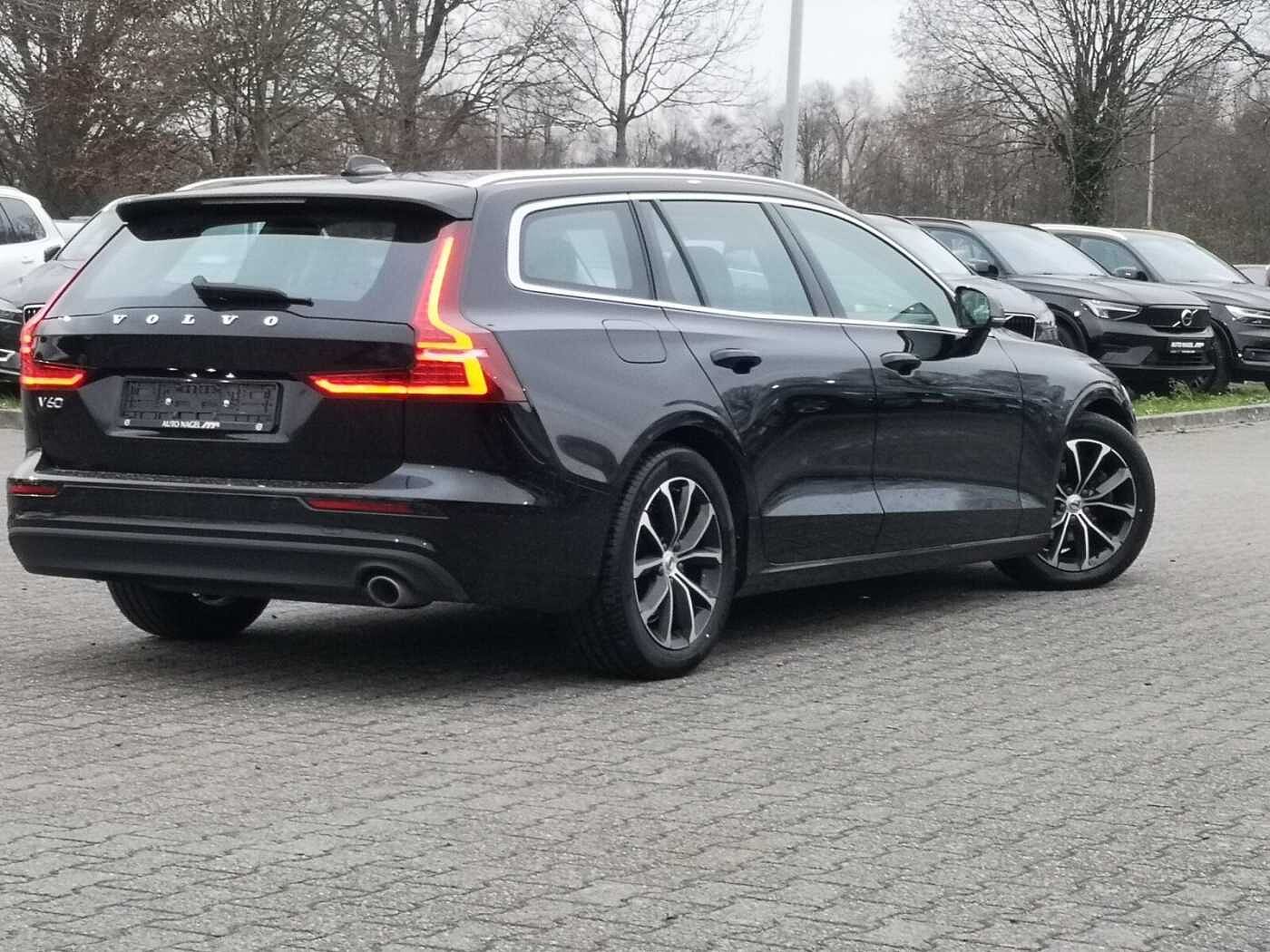 Volvo  D3 Autom. Momentum Pro PANO