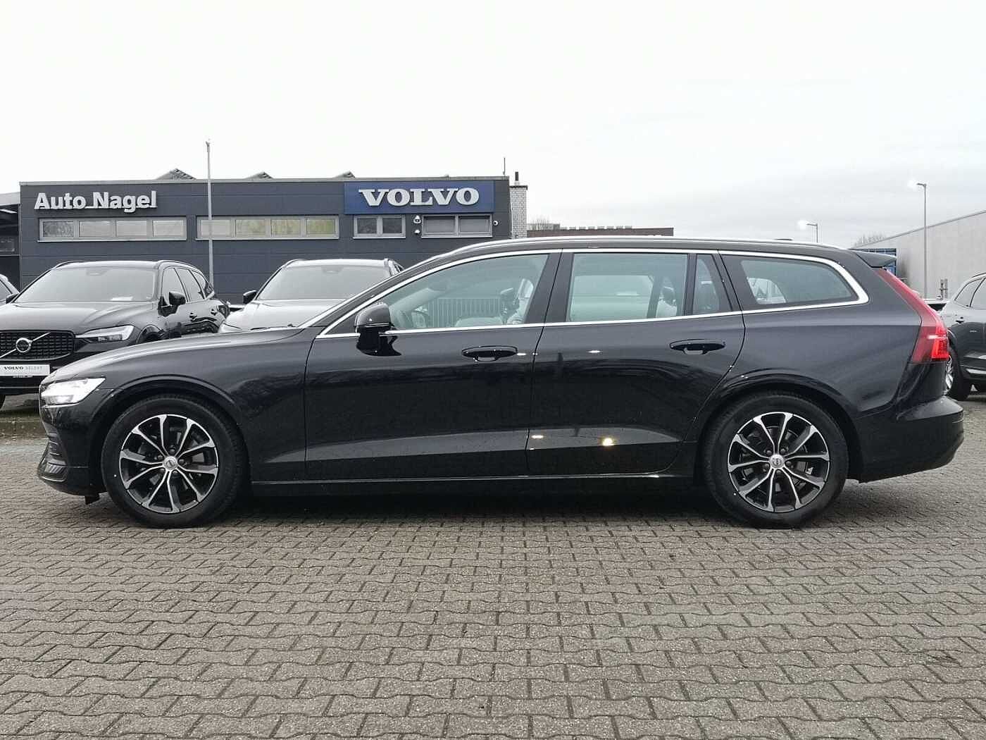 Volvo  D3 Autom. Momentum Pro PANO