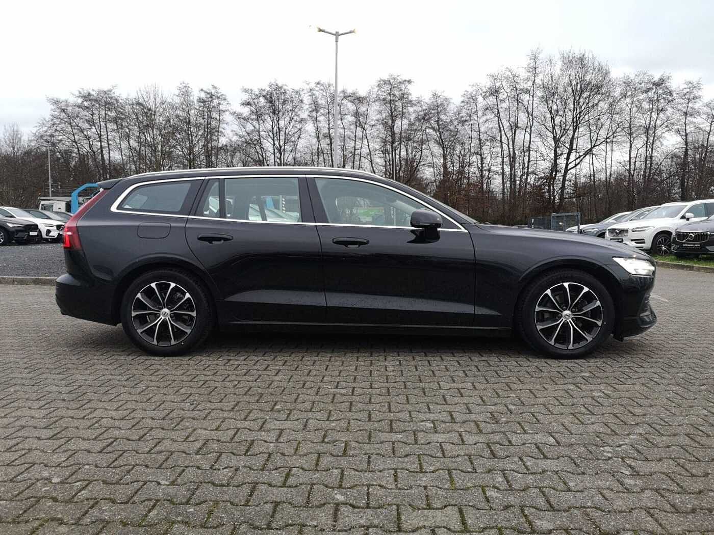 Volvo  D3 Autom. Momentum Pro PANO