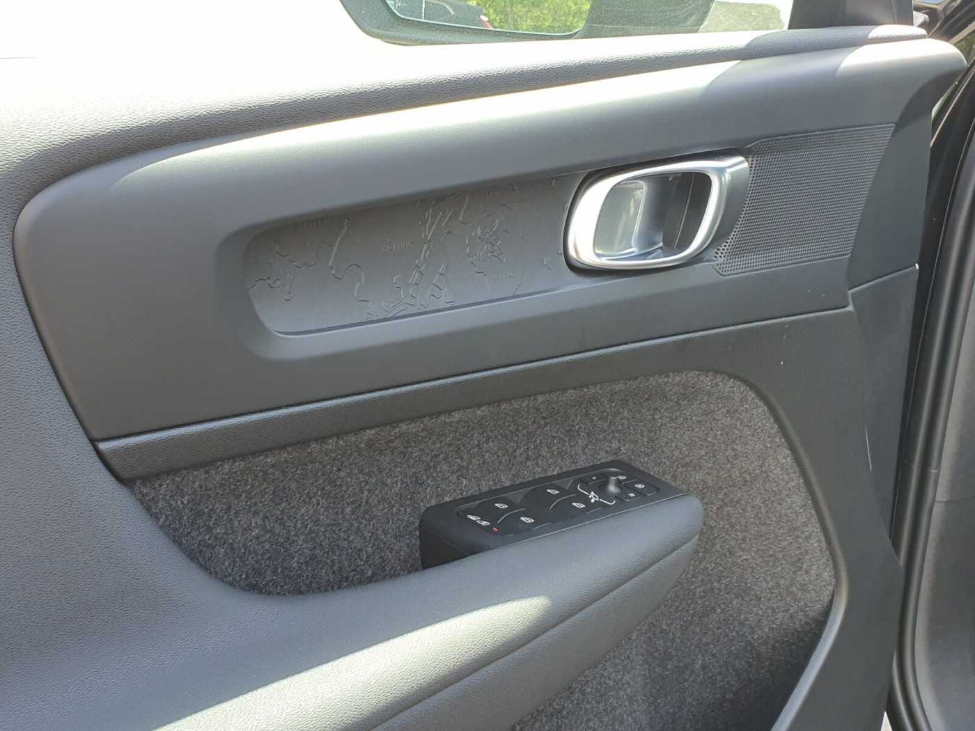 Volvo  Recharge Plus Dark