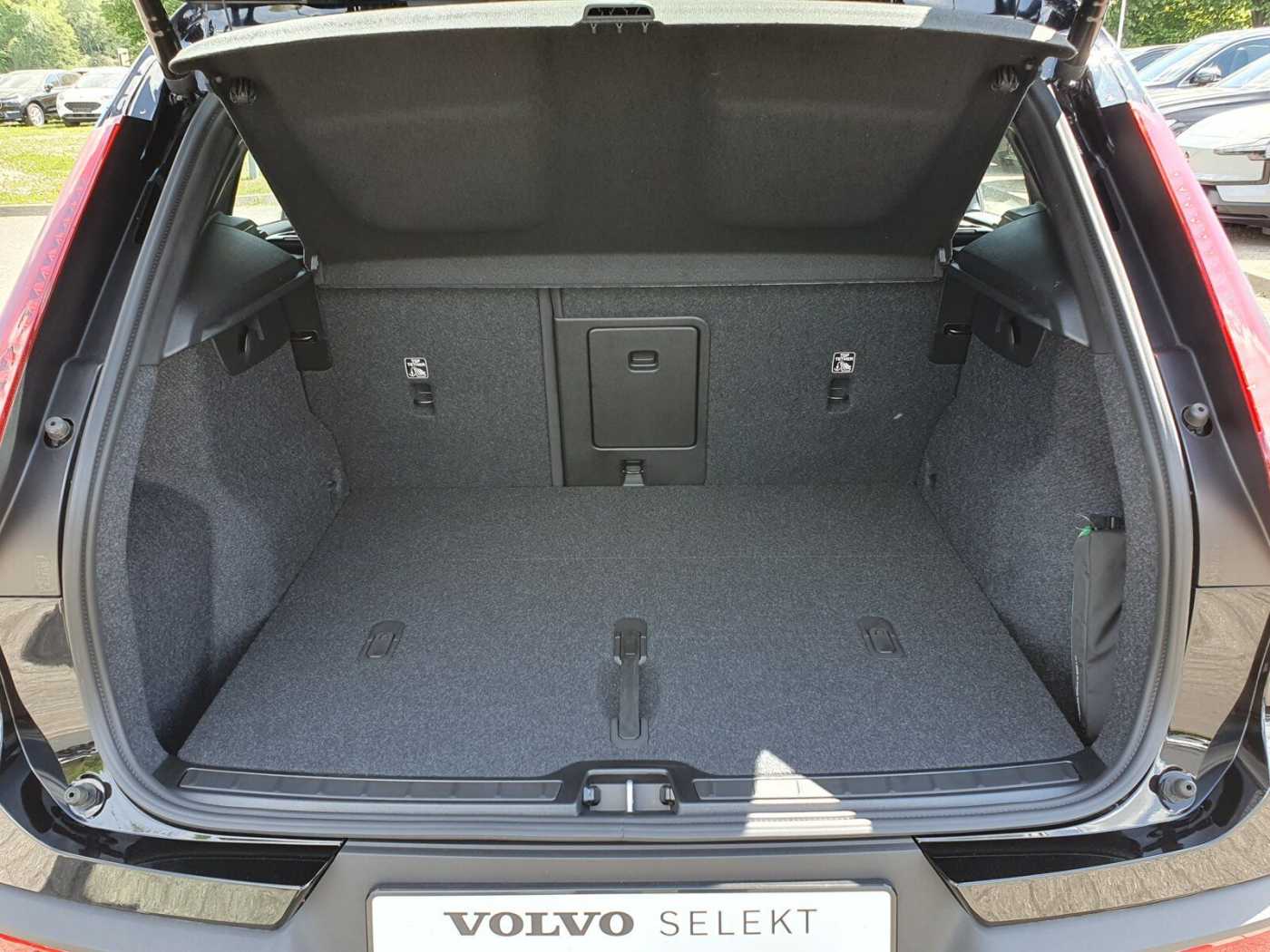 Volvo  Recharge Plus Dark