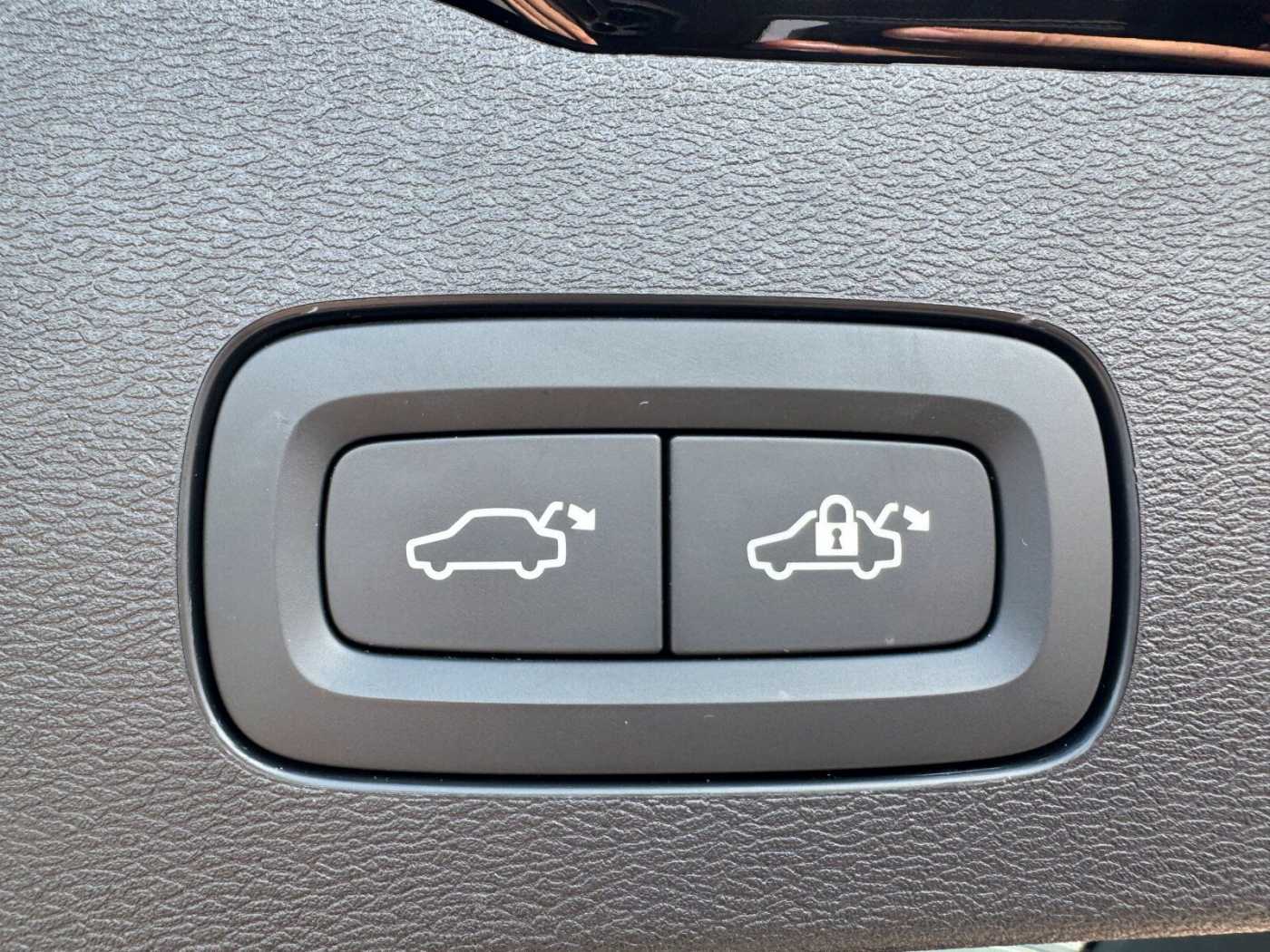 Volvo  T6 Twin Engine AWD Plus Dark Plug-In Autom.