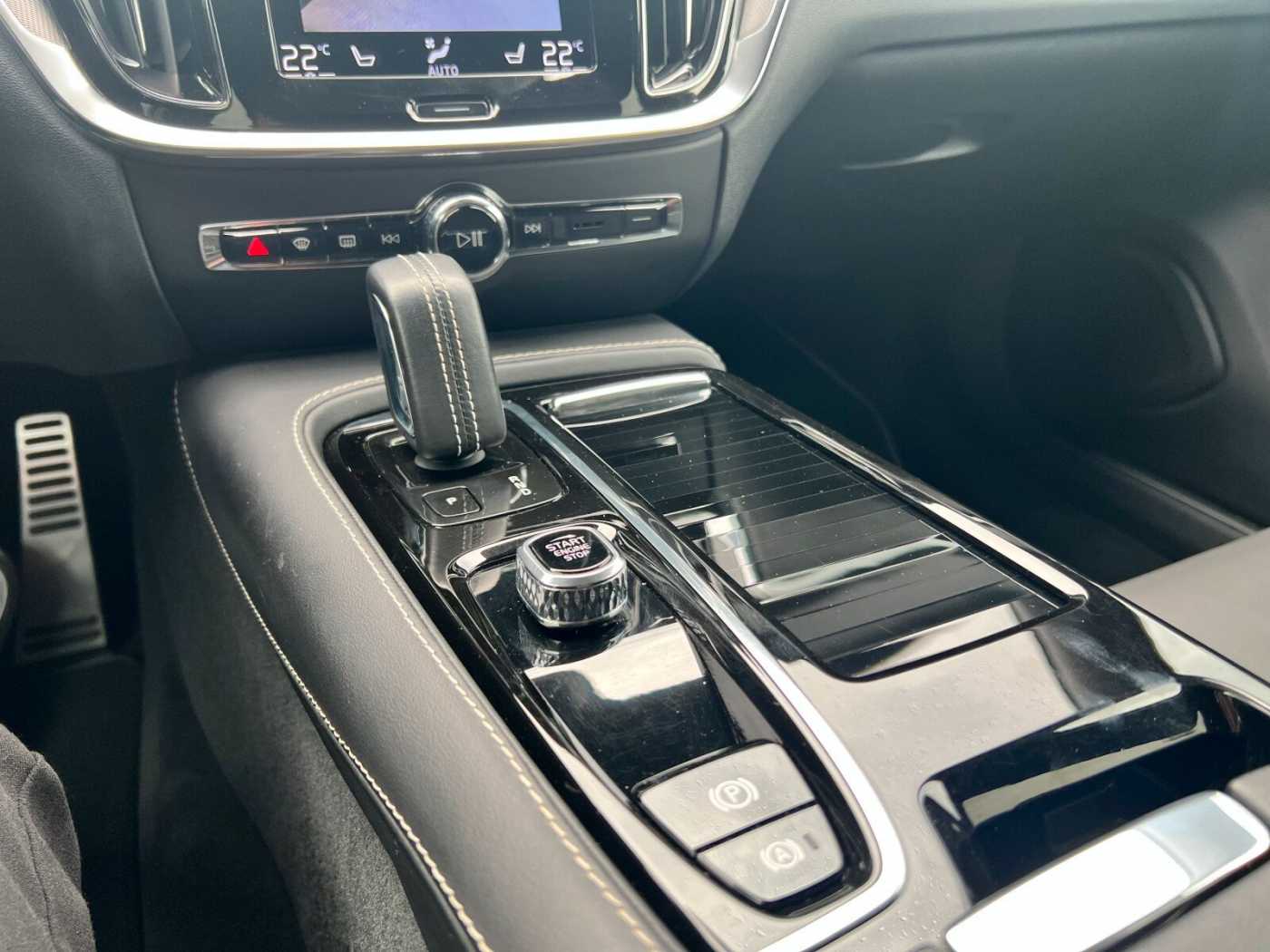 Volvo  Recharge T8 R-Design LONG RANGE HEAD UP|AHK|