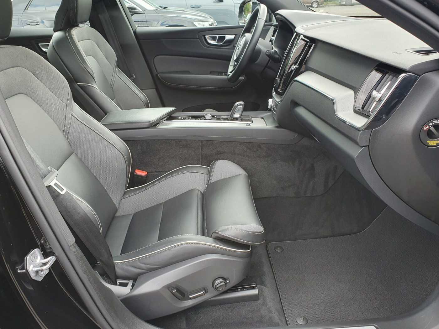 Volvo  Recharge T6 R-Design Plug-In