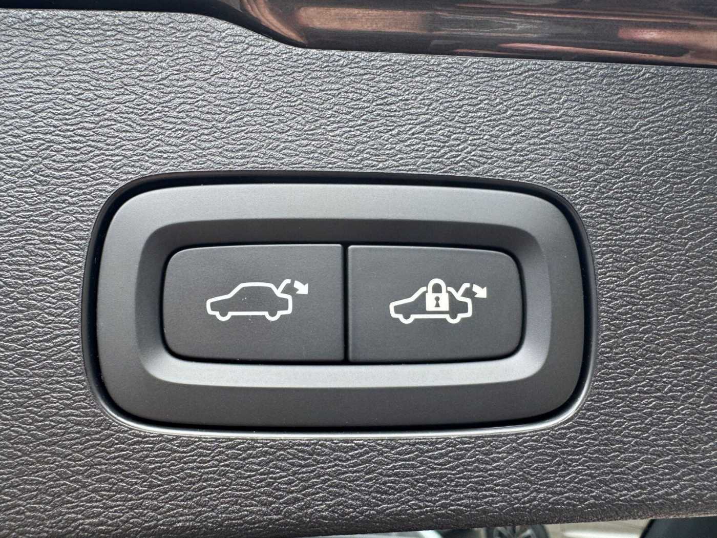 Volvo  Recharge T6 Plus Bright
