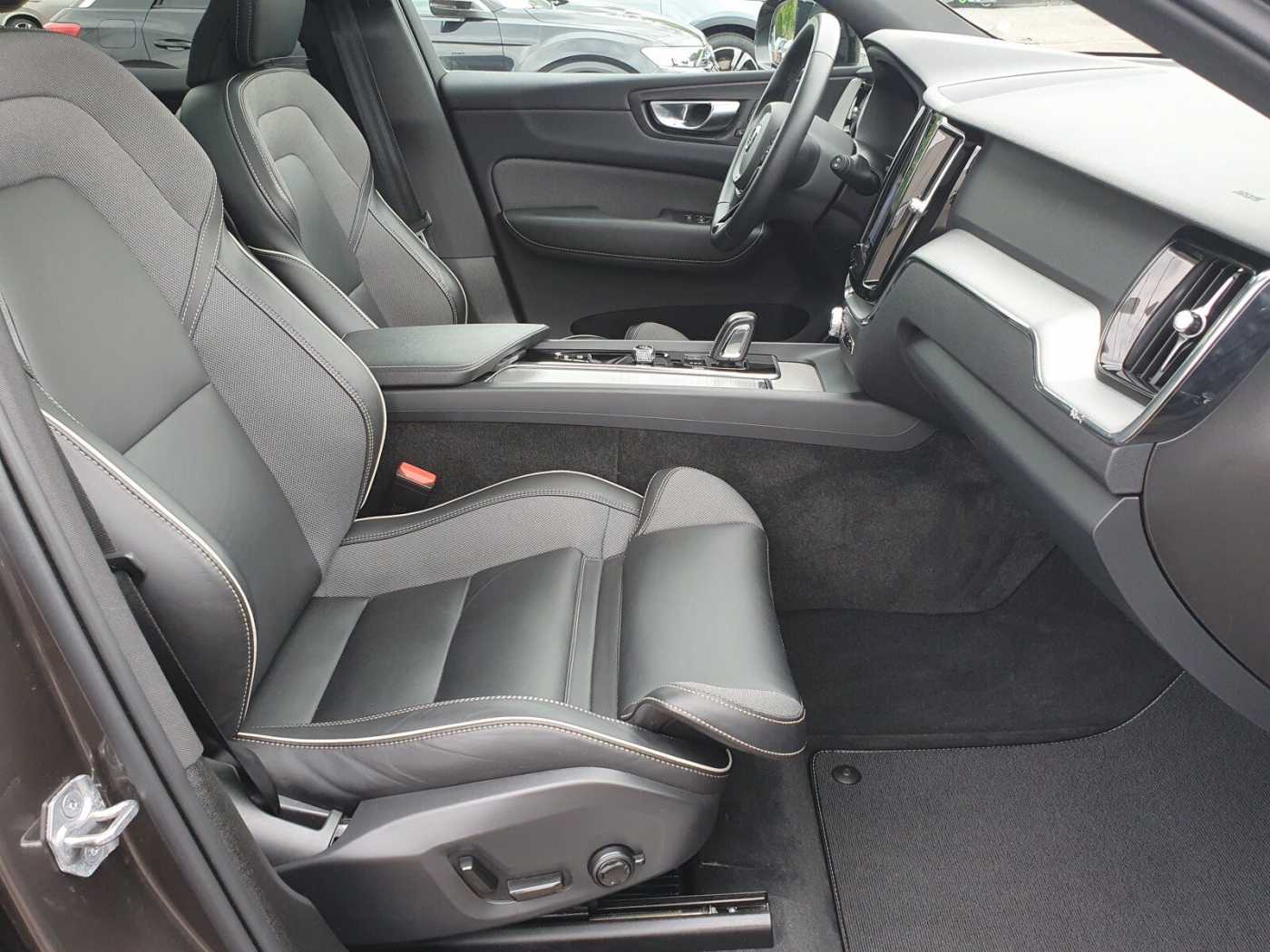 Volvo  Recharge T6 R-Design LONG RANGE AHK|PANO|LE
