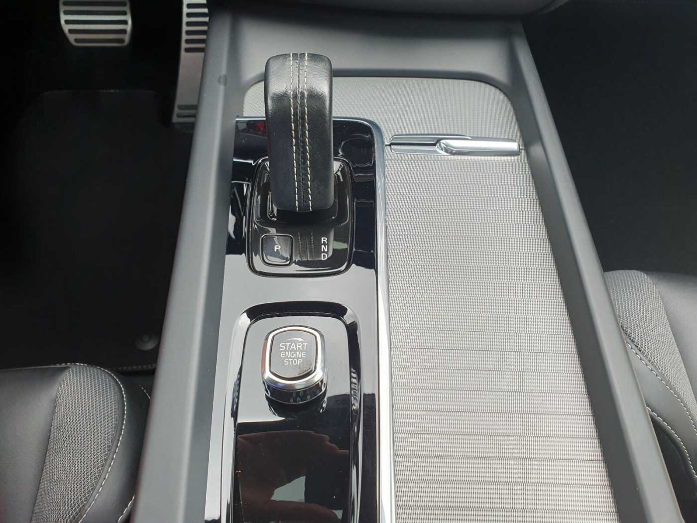 Volvo  Recharge T6 R-Design LONG RANGE AHK|PANO|LE