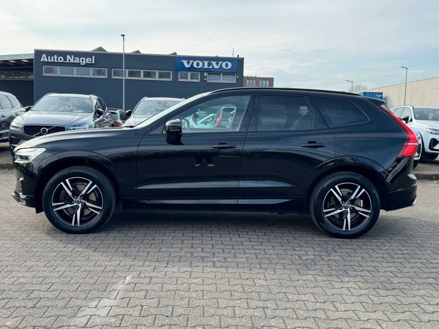 Volvo  B5 AWD R-Design Navi/SD/Keyless-Start/Klima