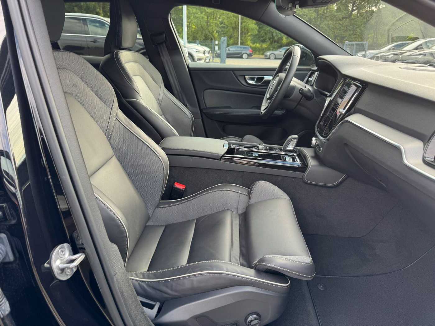 Volvo  Recharge T6 R-Design LONG RANGE AHK|PILOT