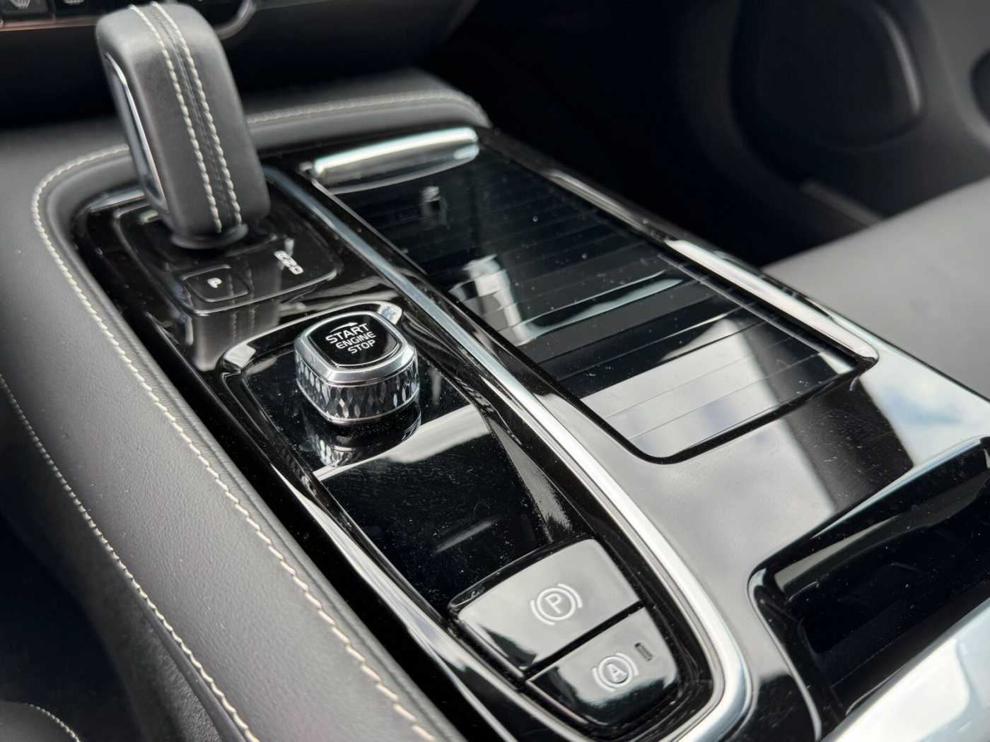 Volvo  Recharge T6 R-Design LONG RANGE AHK|PILOT