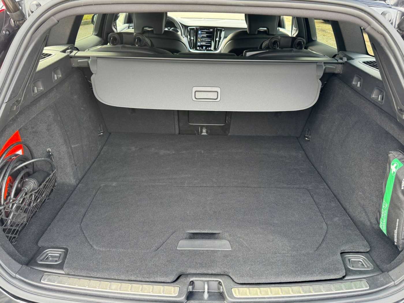 Volvo  Recharge T6 R-Design LONG RANGE AHK|PILOT
