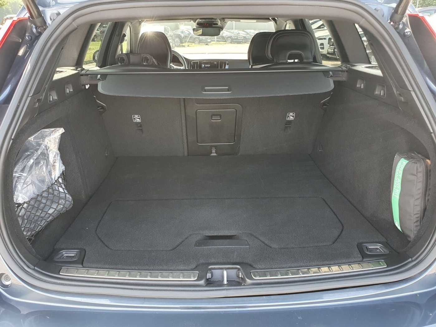 Volvo  Recharge T6 R-Design LONG RANGE AHK|FLED|360