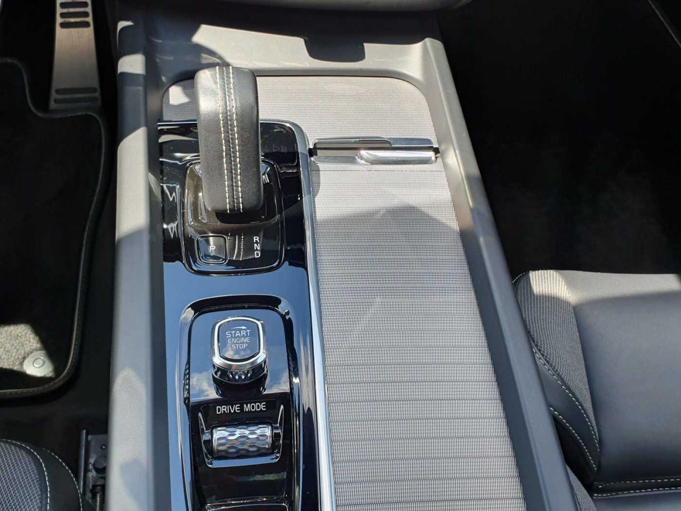 Volvo  T6 Twin Engine AWD R Design Plug-In | PANO