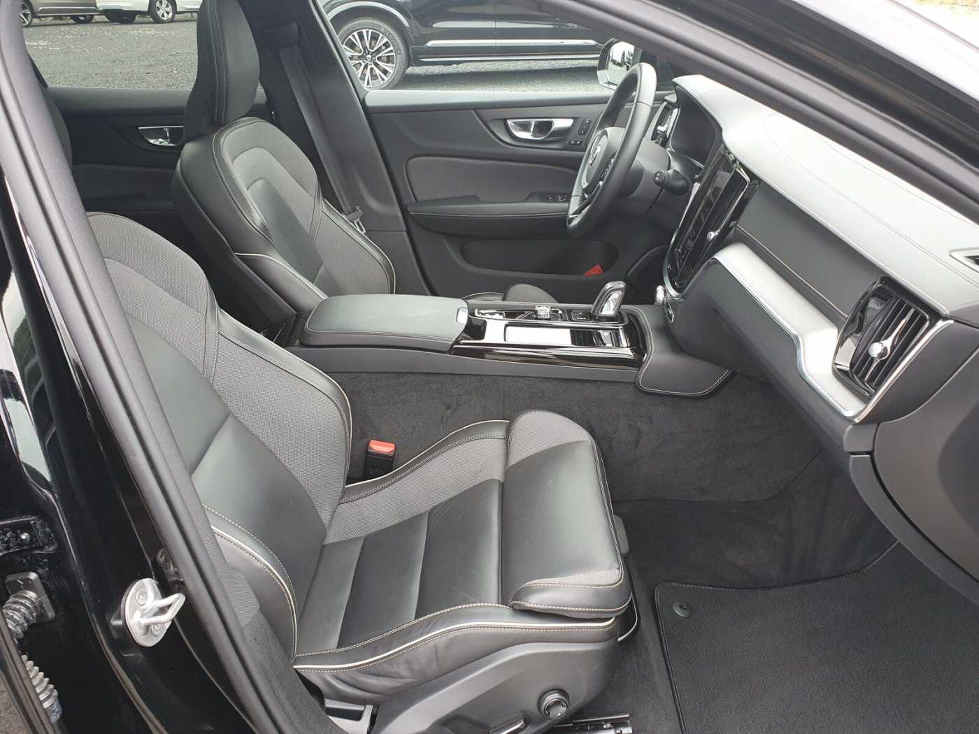 Volvo  Recharge T8 Plus Dark LONG RANGE PANO|
