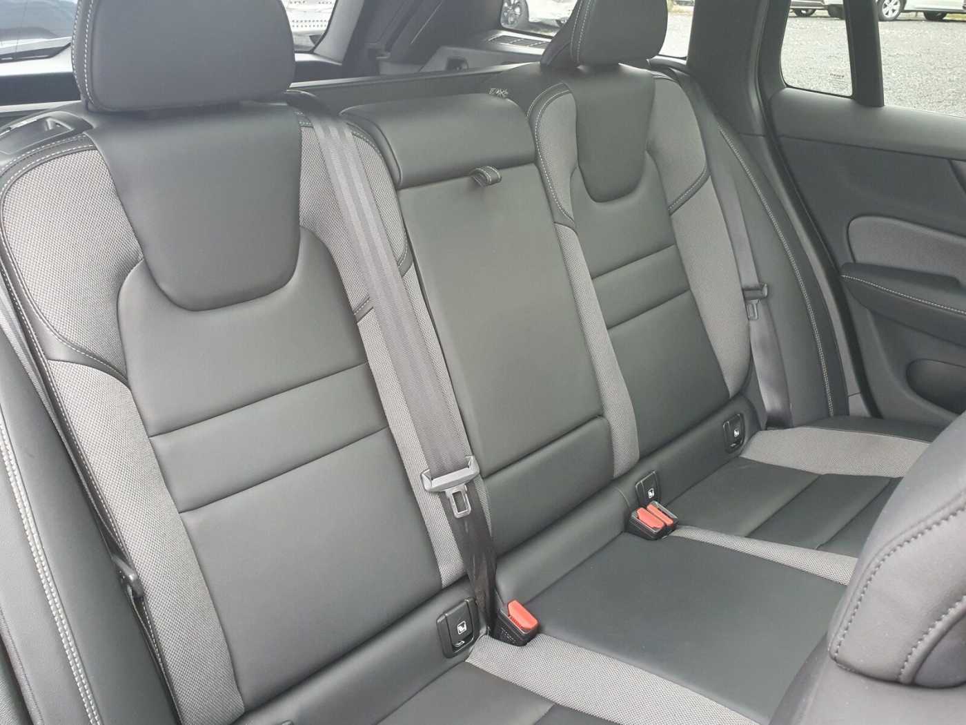 Volvo  Recharge T8 Plus Dark LONG RANGE PANO|
