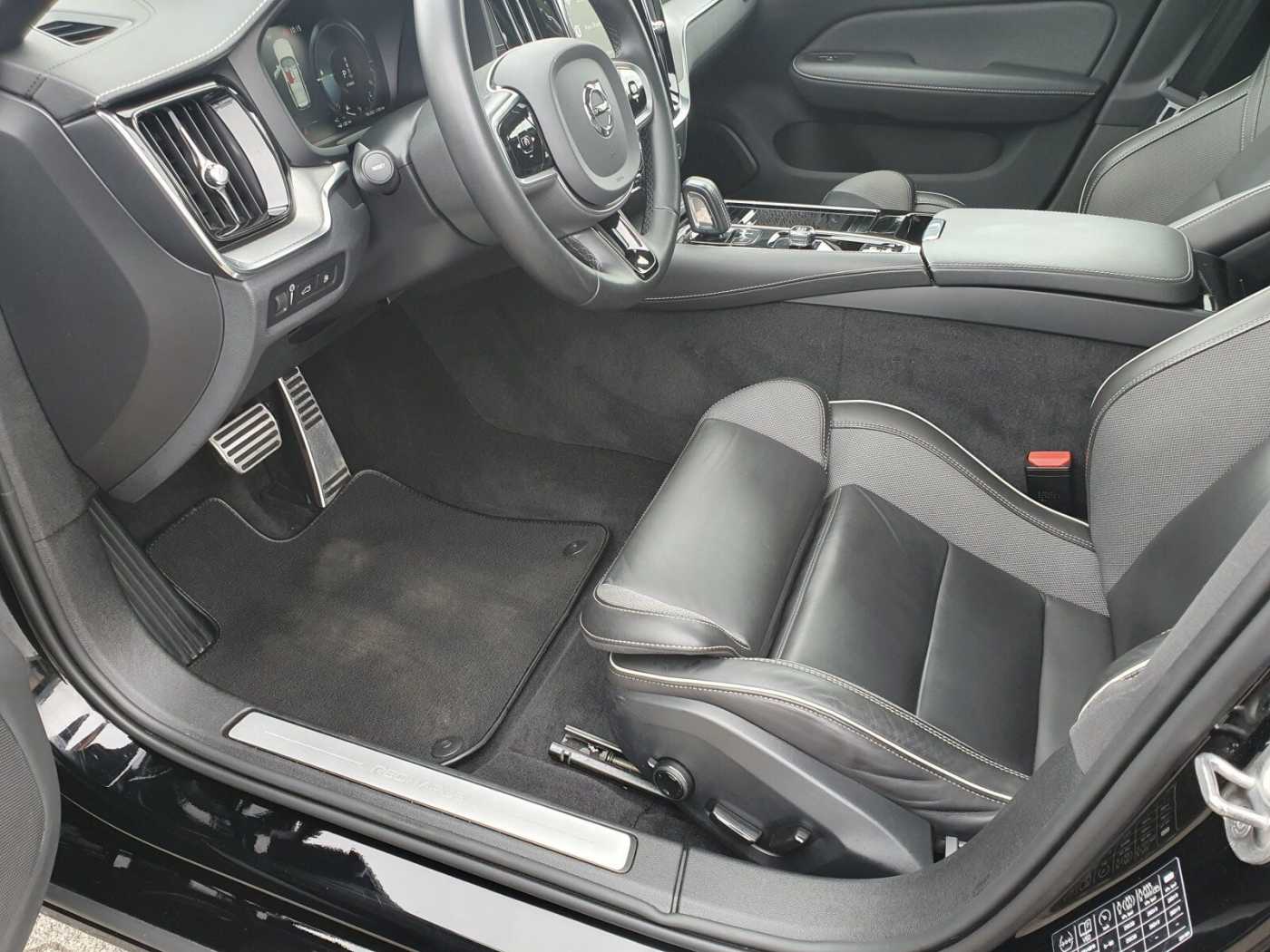 Volvo  Recharge T8 Plus Dark LONG RANGE PANO|