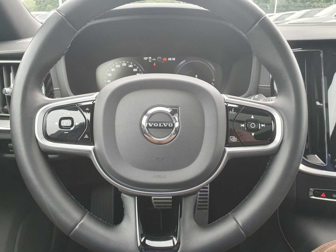 Volvo  Recharge T8 Plus Dark LONG RANGE PANO|