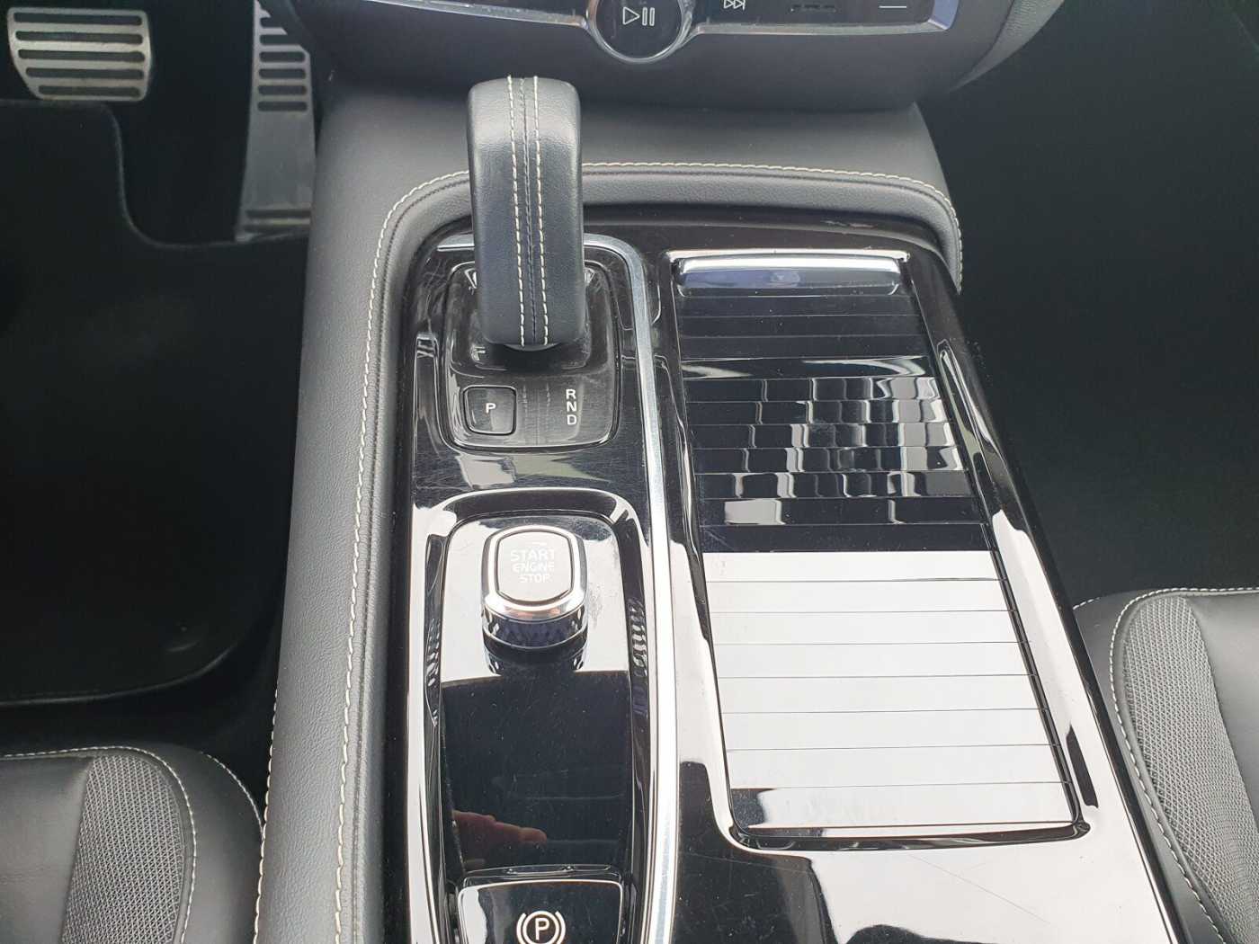 Volvo  Recharge T8 Plus Dark LONG RANGE PANO|