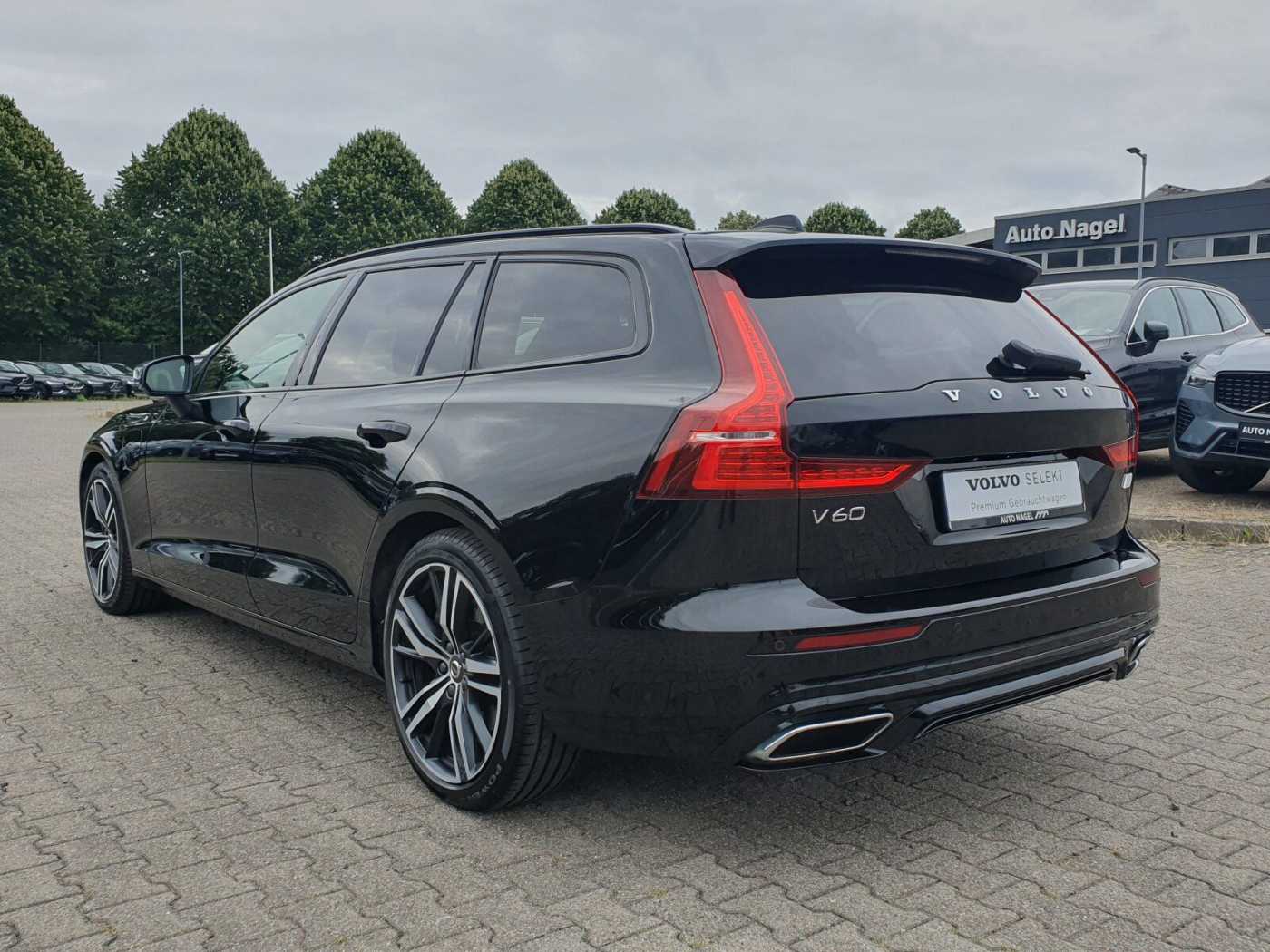 Volvo  Recharge T8 Plus Dark LONG RANGE PANO|