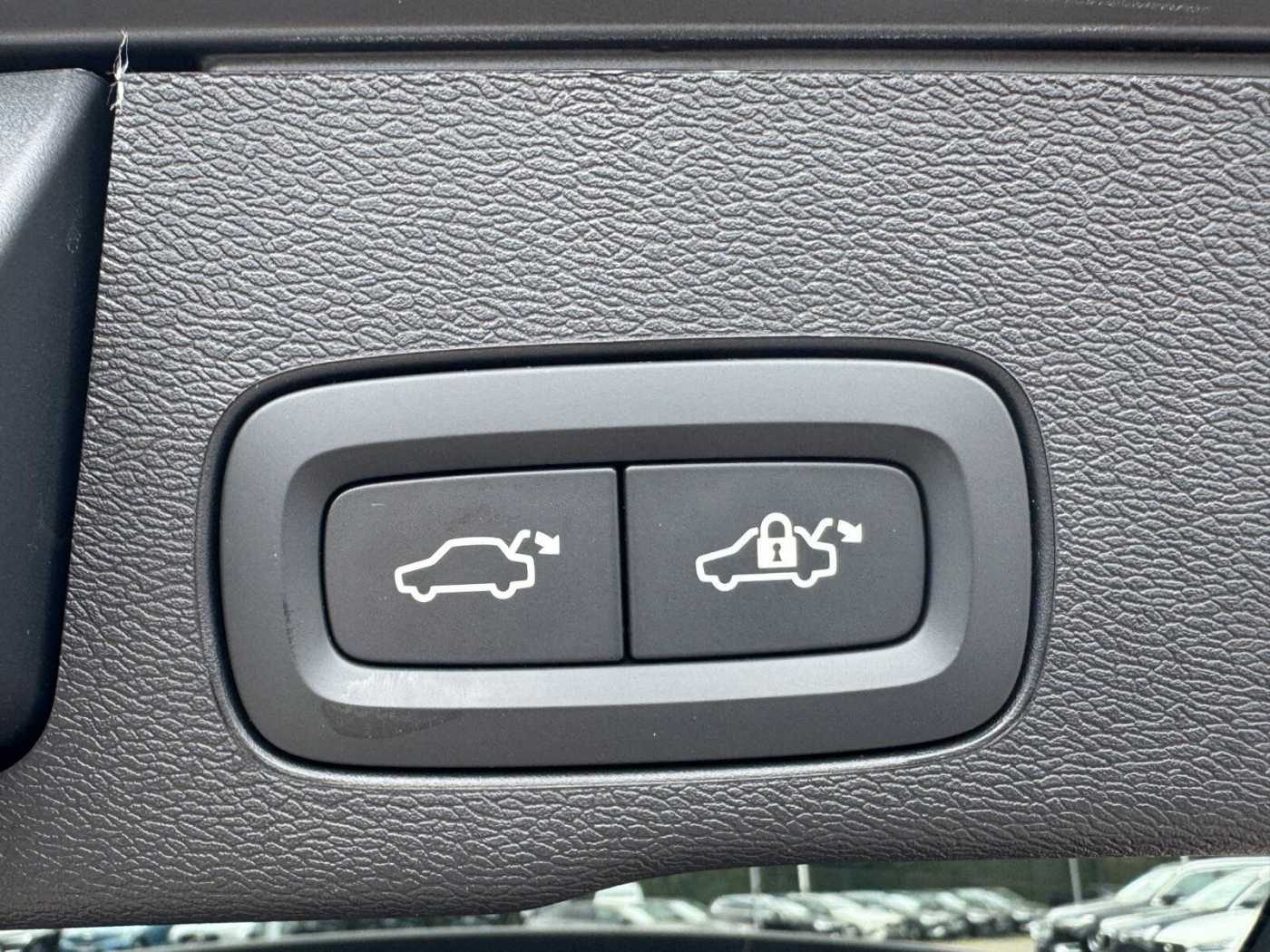 Volvo  Recharge T6 Plus Black Edition PILOT|FLED|