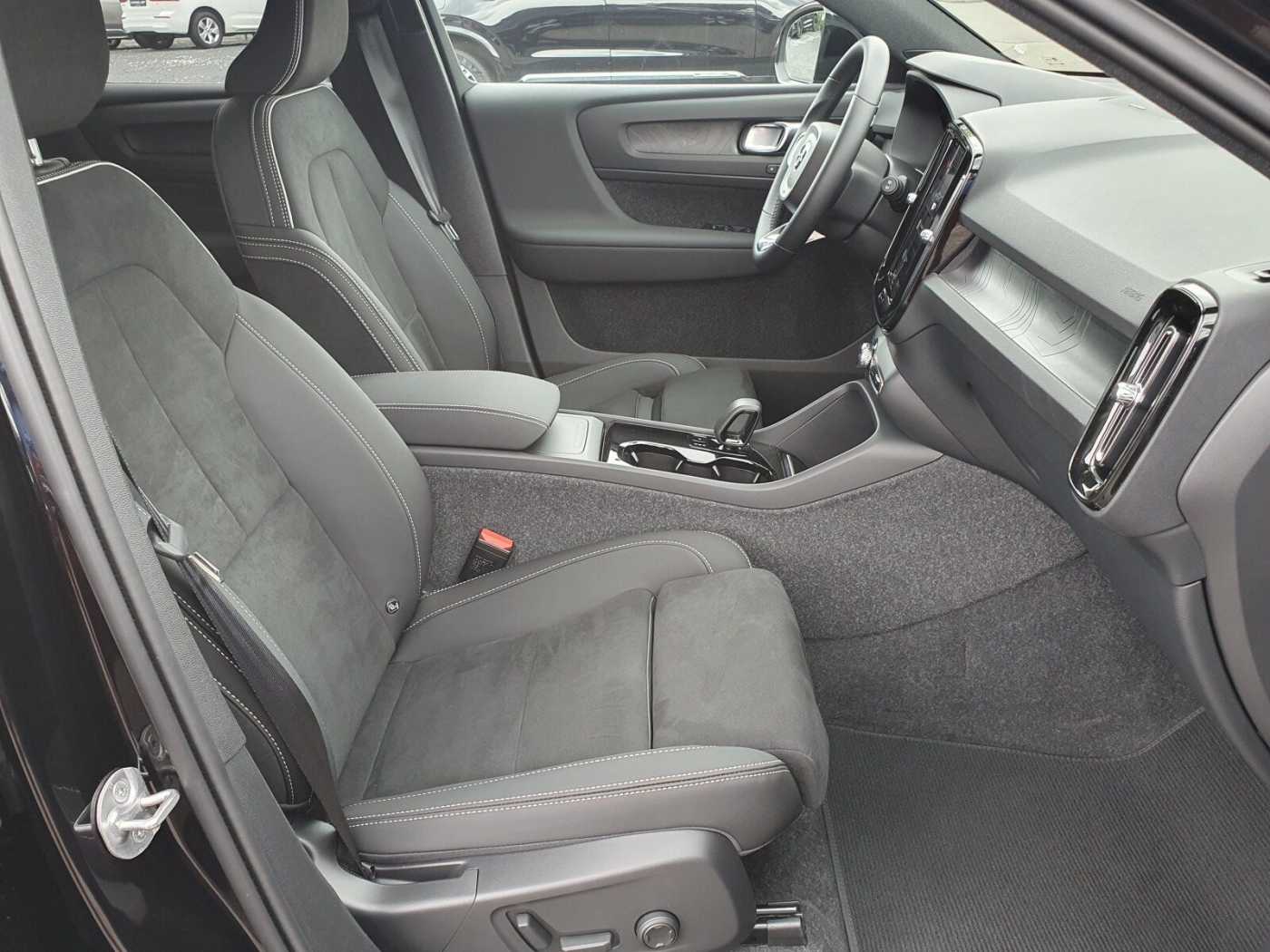 Volvo  Twin Performance Ultra Black Edition 442 PS