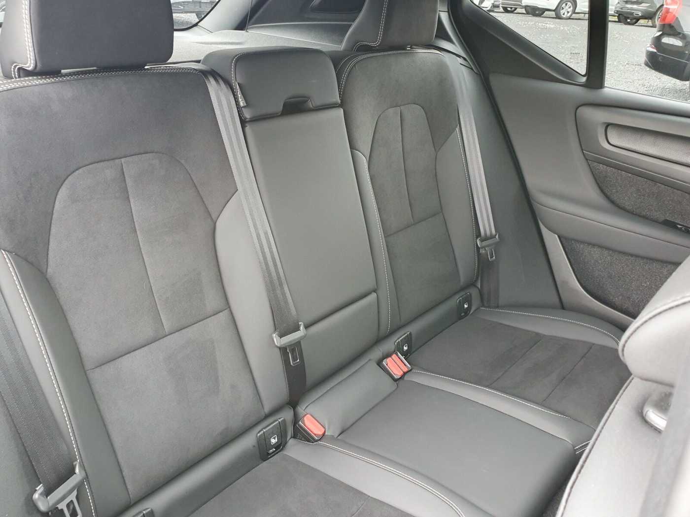 Volvo  Twin Performance Ultra Black Edition 442 PS