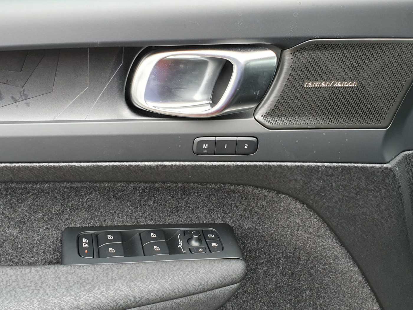 Volvo  Twin Performance Ultra Black Edition 442 PS