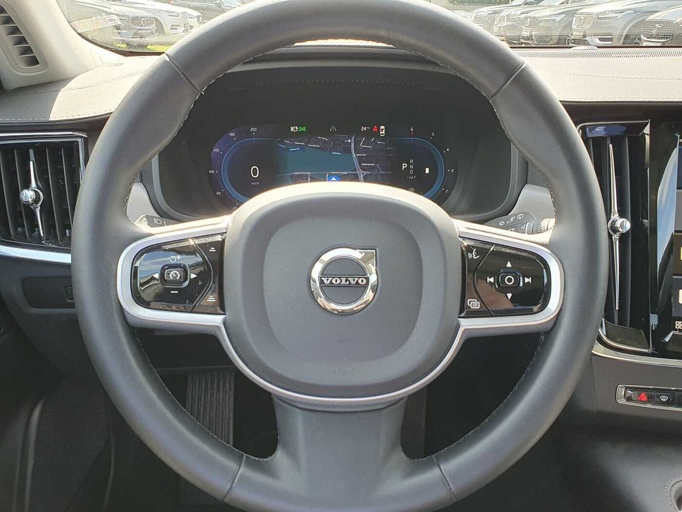 Volvo  B4 Ultimate Dark SD/Keyless-Start/Autom. /LED