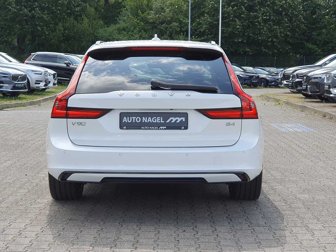 Volvo  B4 Ultimate Dark SD/Keyless-Start/Autom. /LED