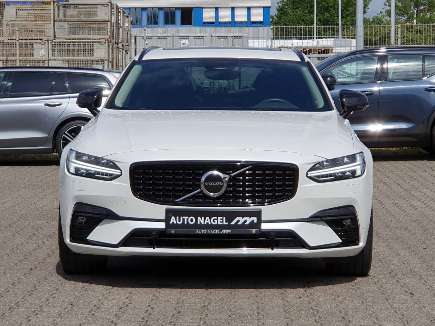 Volvo  B4 Ultimate Dark SD/Keyless-Start/Autom. /LED