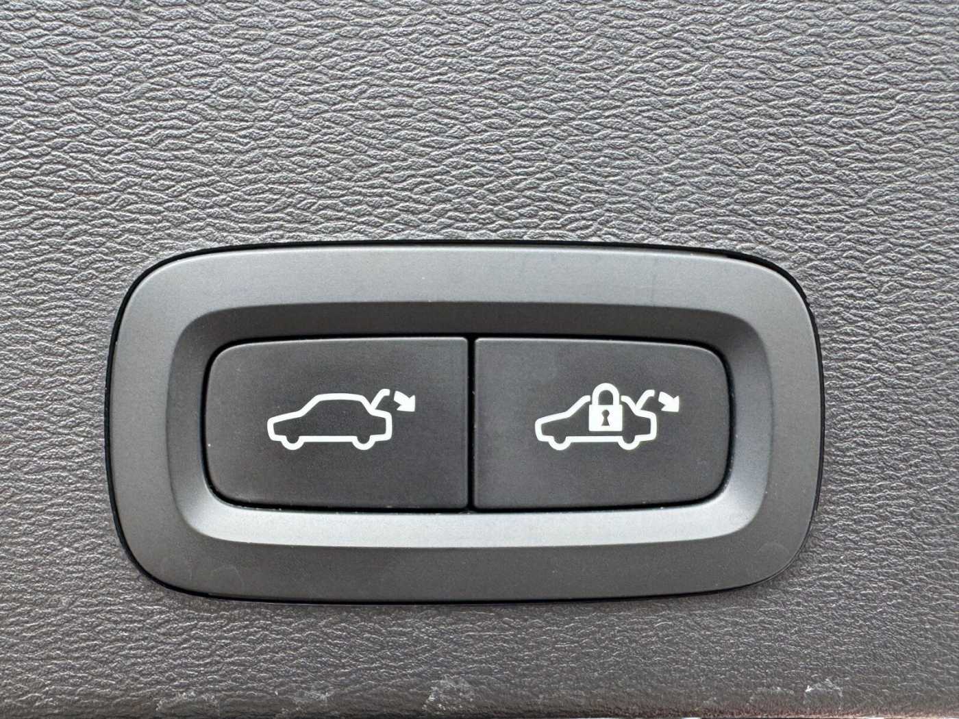 Volvo  B4 Core Keyless-Start/Standheizung/Autom.