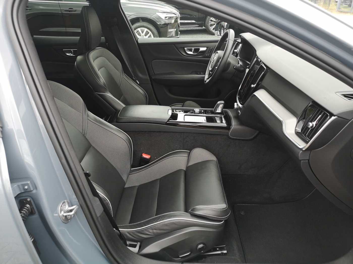 Volvo  Recharge T6 Plus Dark
