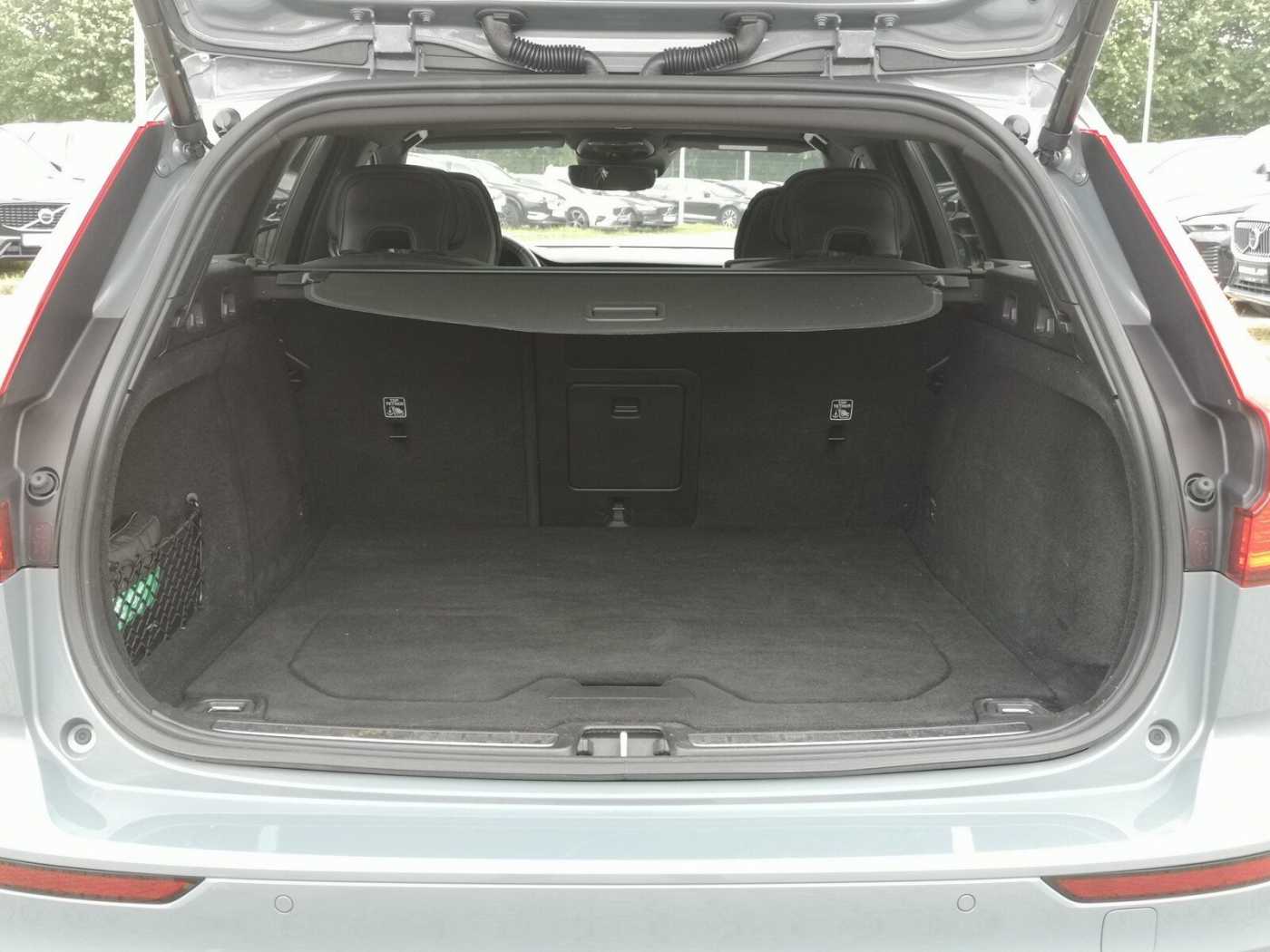 Volvo  Recharge T6 Plus Dark