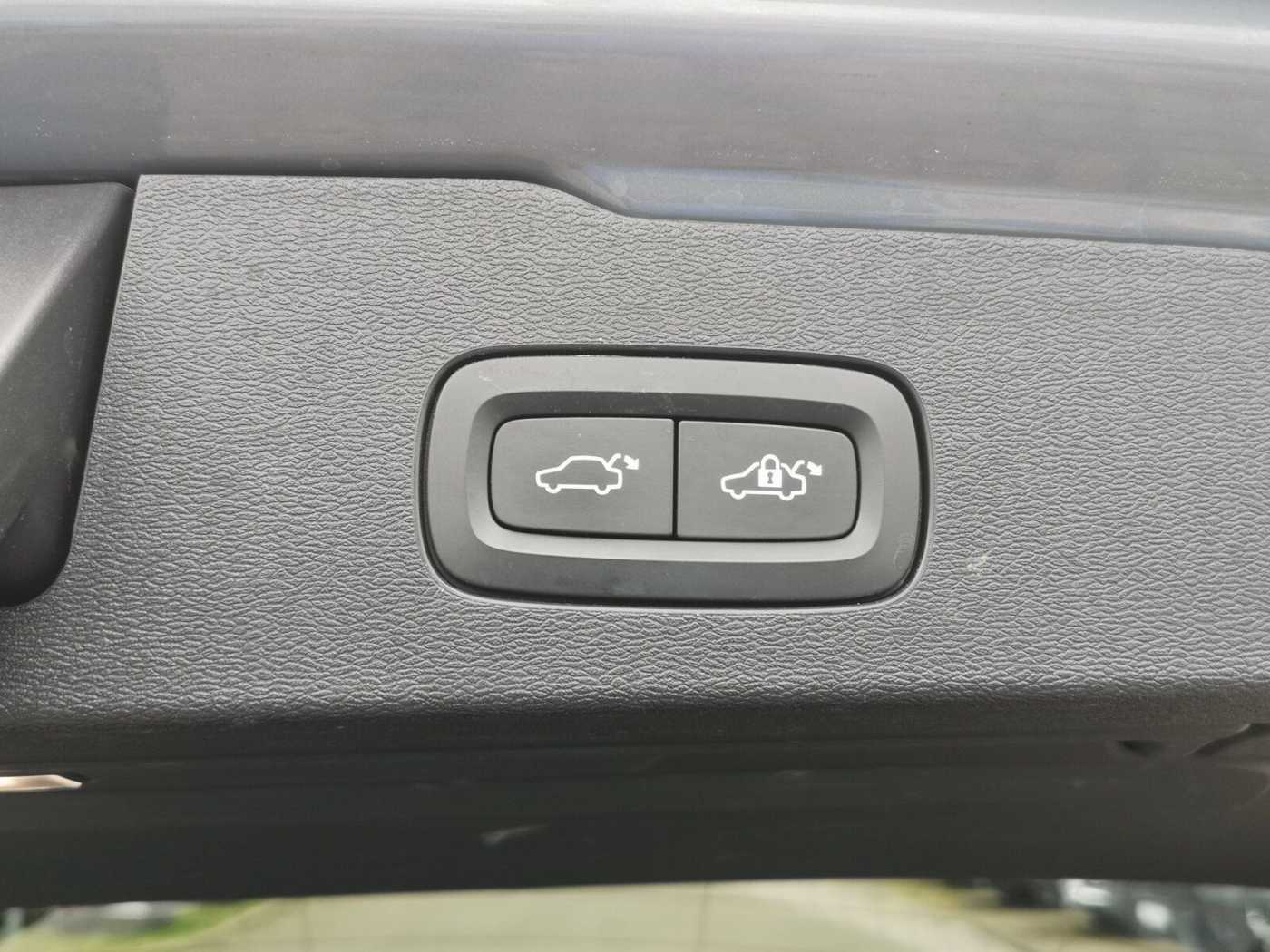 Volvo  Recharge T6 Plus Dark